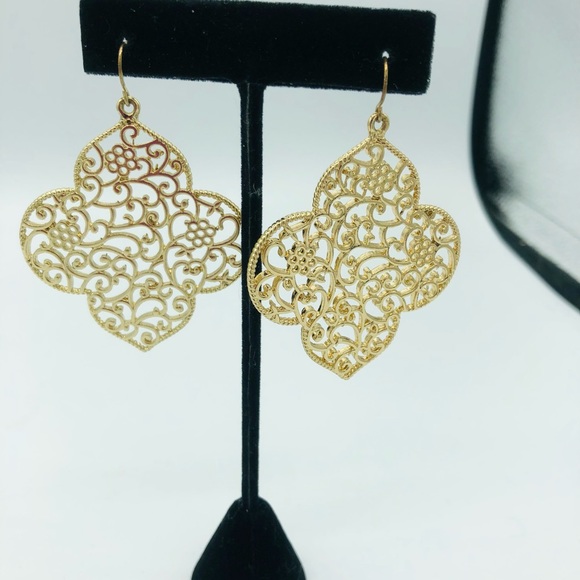 Gold tone Filigree Necklace Set - Picture 3 of 5